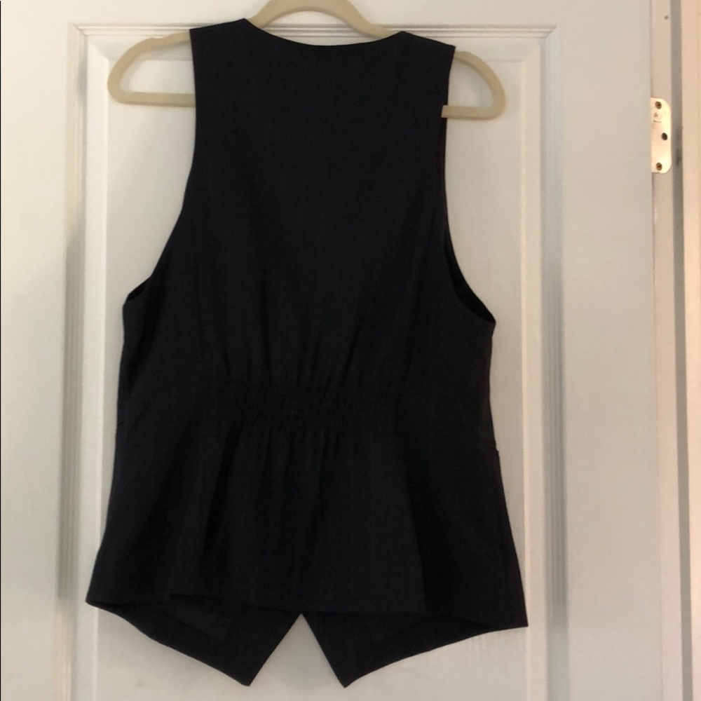 GUESS BLACK PINSTRIPED BUTTON DOWN VEST - Picture 5 of 7